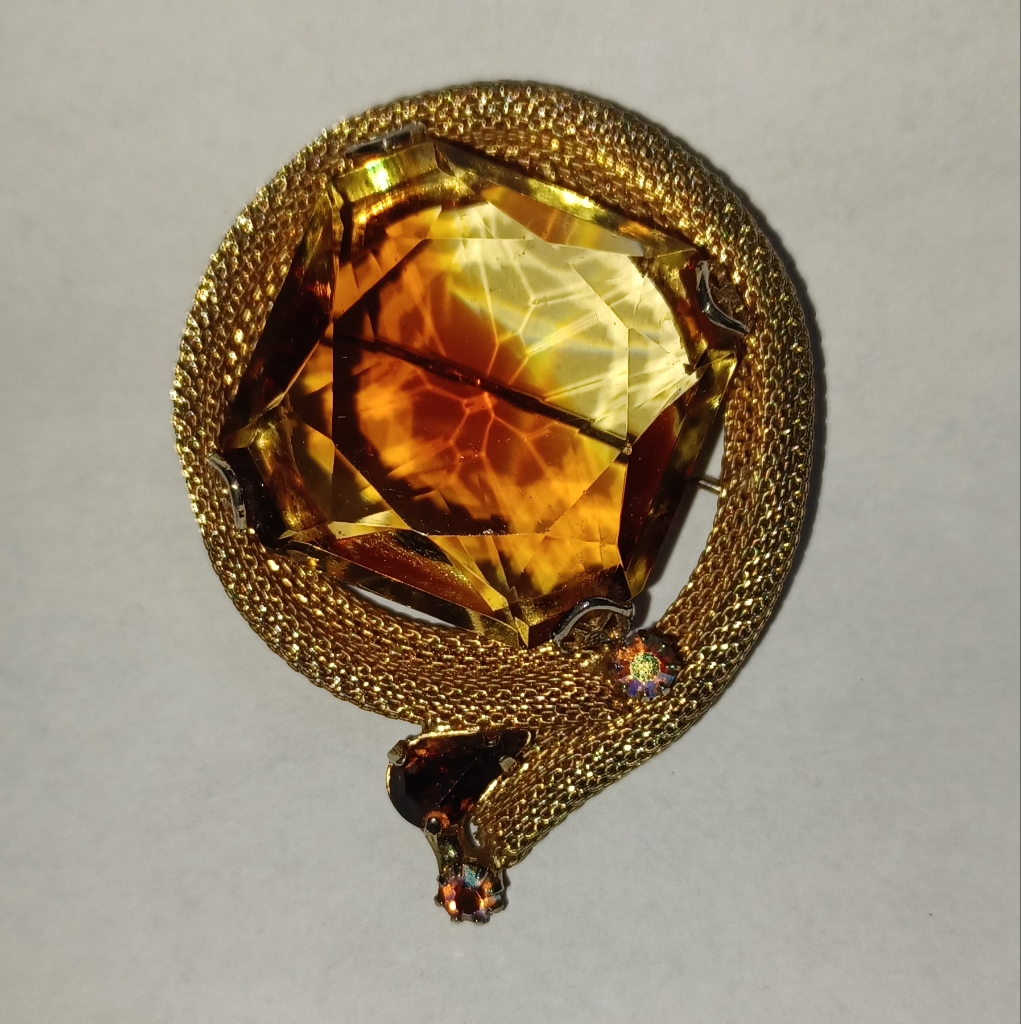 Vintage Lg Brooch With Lg Center Stone